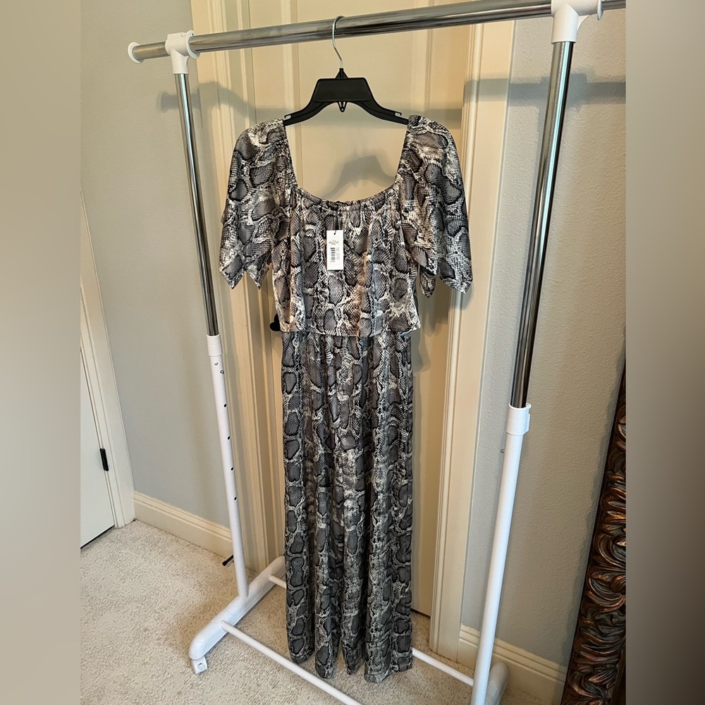 Women’s snakeskin print romper NWT